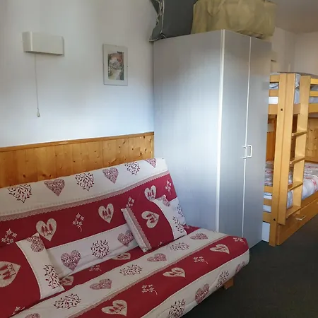 Ski-in Ski-out 108 *